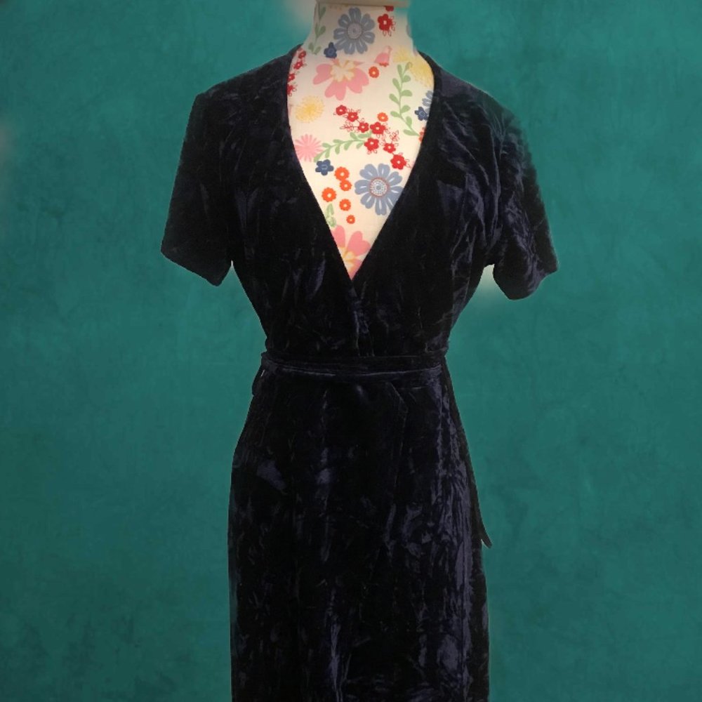 Madisonne Crushed Velvet Wrap Dress Size Large